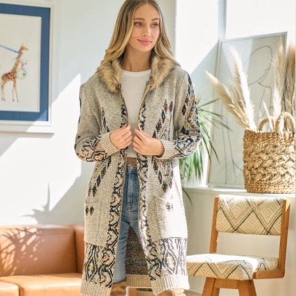 322. LAST 1!🛑 AT COST! Bohemian FAUX FUR hood Sweater tan Aztec Cardigan zip - Picture 2 of 8